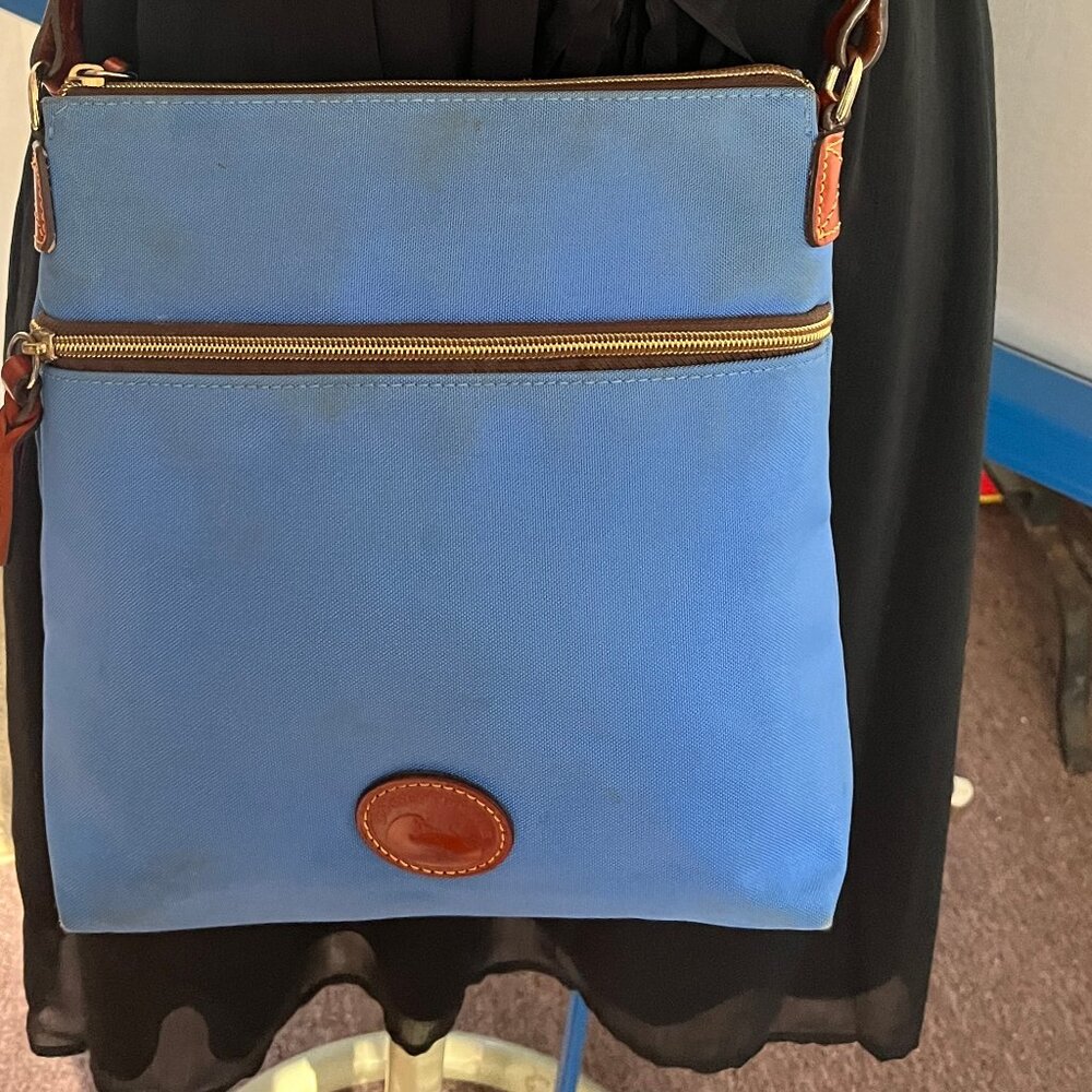 DOONEY & BOURKE WOMEN'S BLUE CANVAS CROSSBODY/SHOULDER WITH REDFABRIC INSIDE BAG